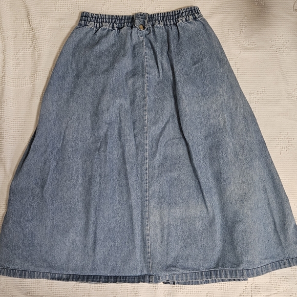 Bay Club Skirt with Pockets - Picture 4 of 7